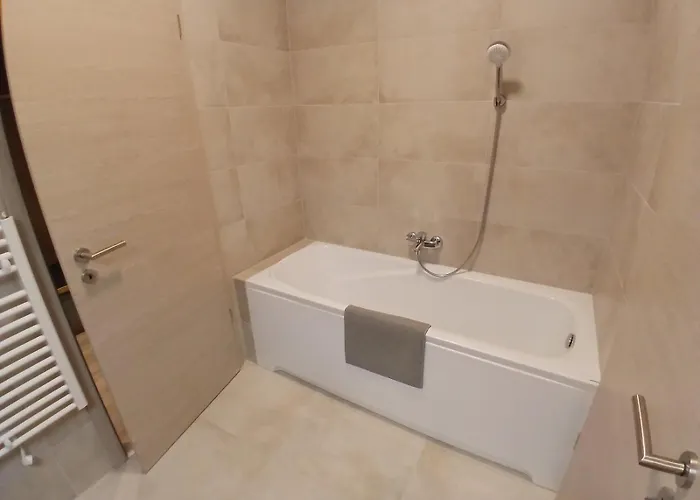 Fenyvesliget Iv * בלטונפנבש