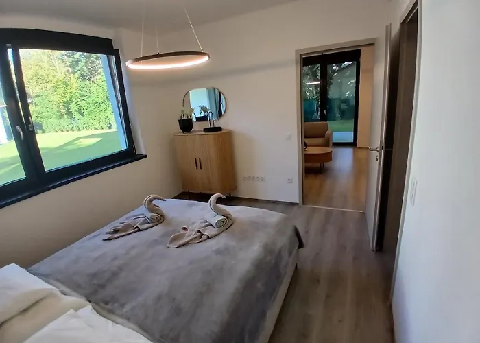 Fenyvesliget Iv דירה בלטונפנבש